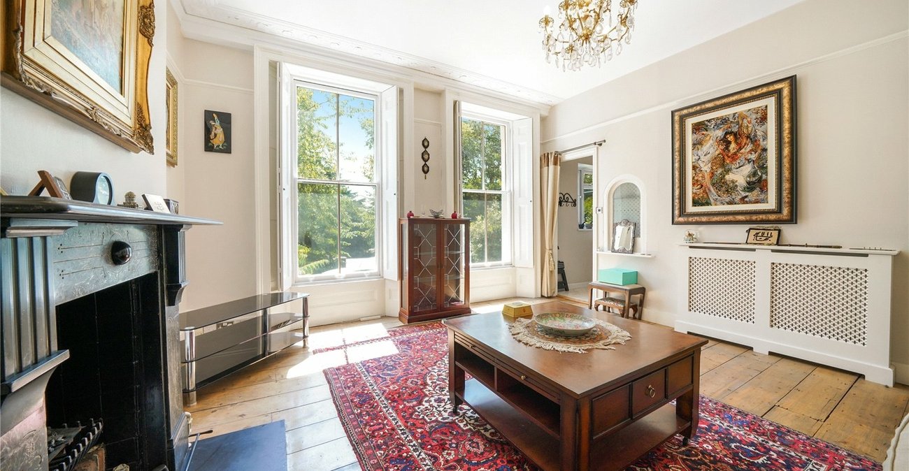 2 bedroom property for sale in London | Robinson Jackson