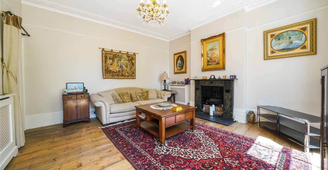 2 bedroom property for sale in London | Robinson Jackson