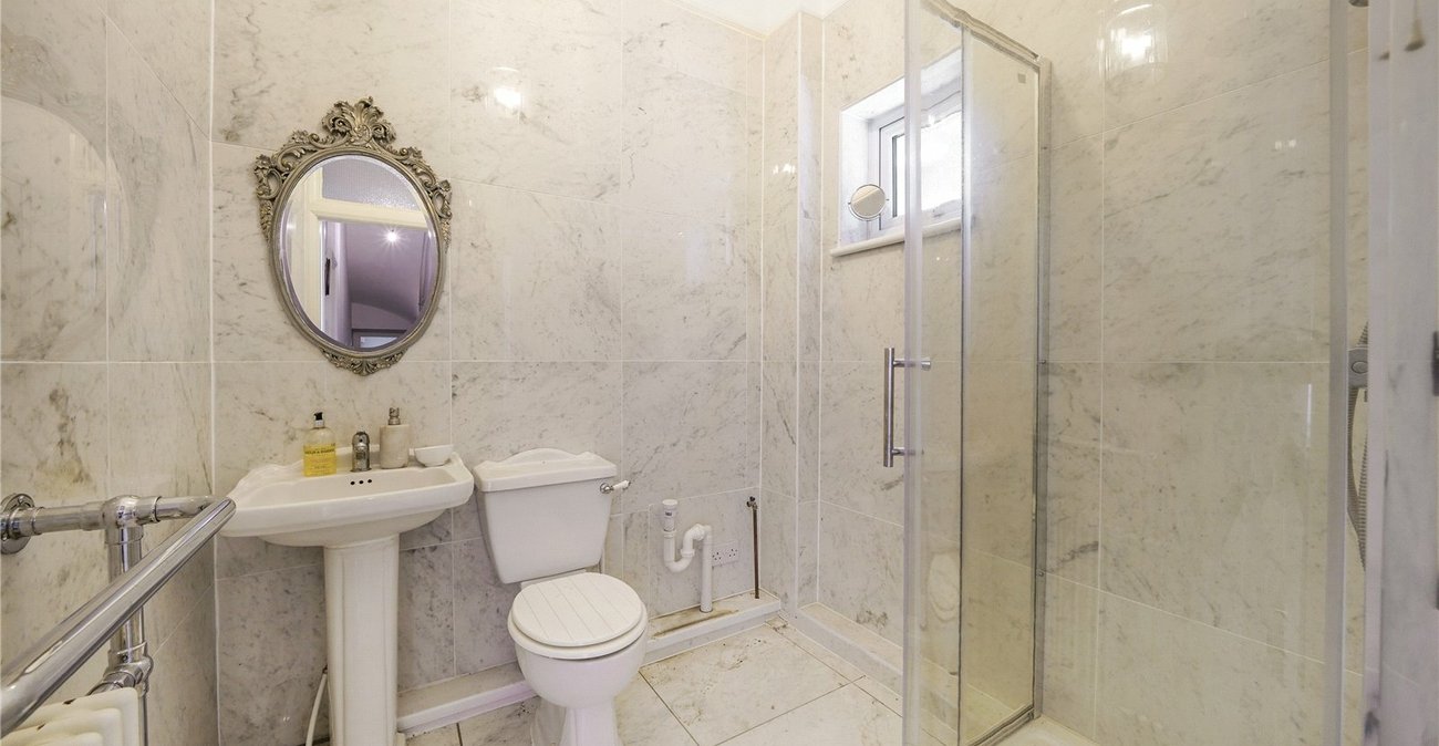 2 bedroom property for sale in London | Robinson Jackson