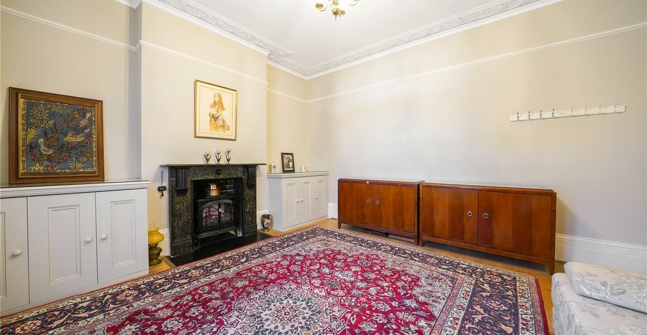 2 bedroom property for sale in London | Robinson Jackson
