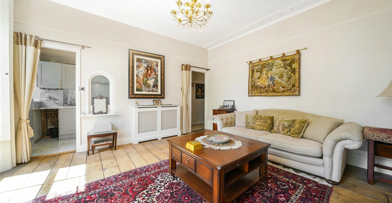 2 bedroom property for sale in London | Robinson Jackson
