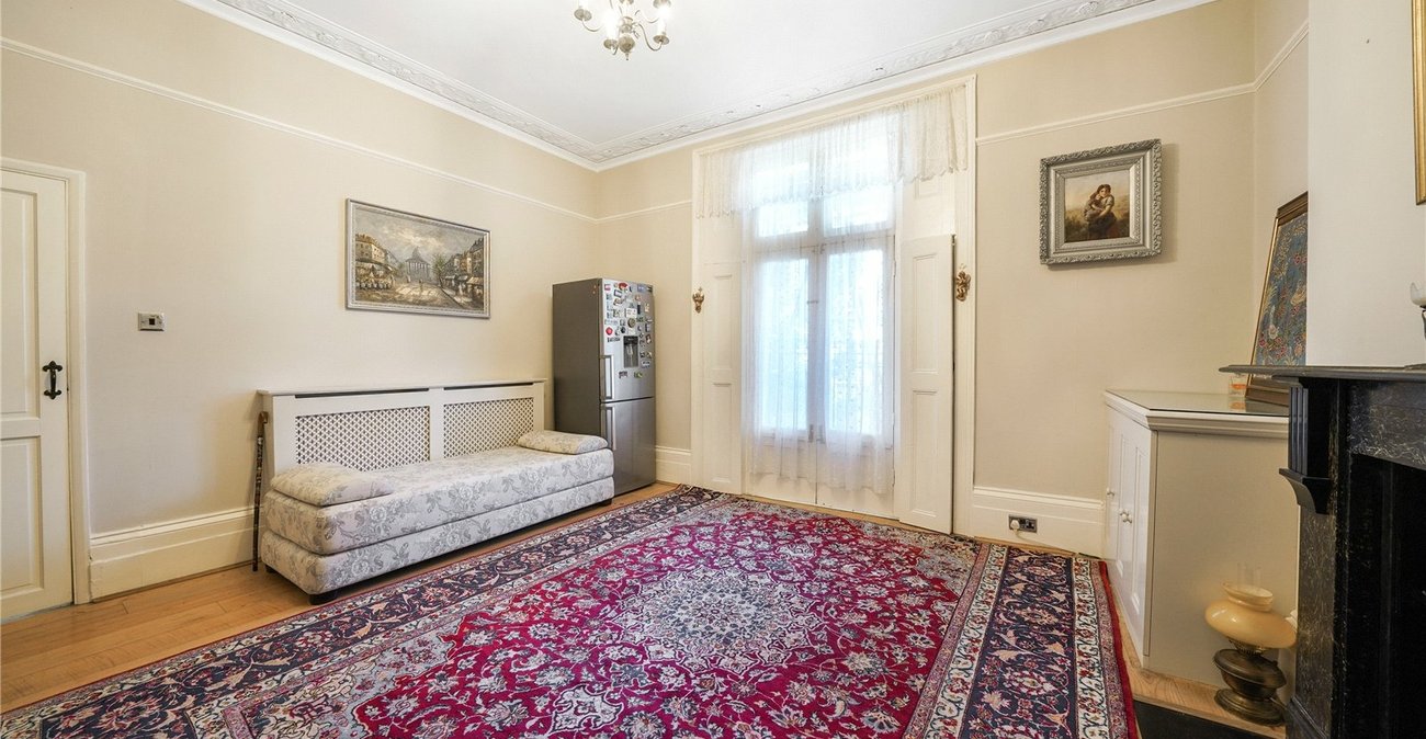 2 bedroom property for sale in London | Robinson Jackson