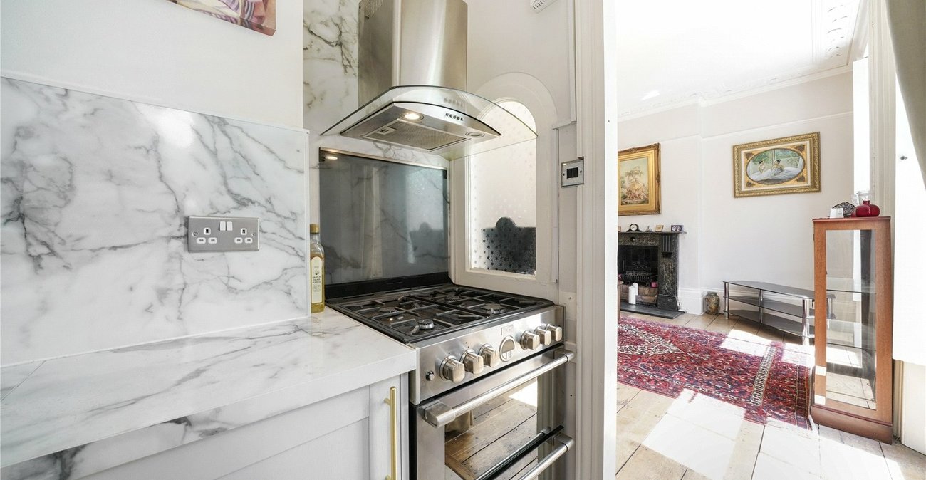 2 bedroom property for sale in London | Robinson Jackson