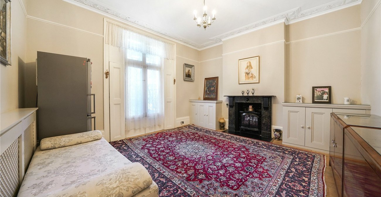 2 bedroom property for sale in London | Robinson Jackson