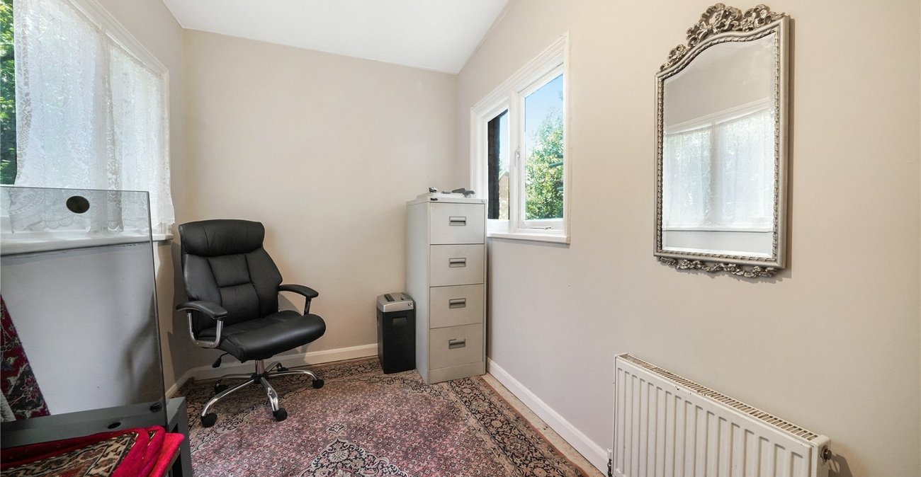 2 bedroom property for sale in London | Robinson Jackson