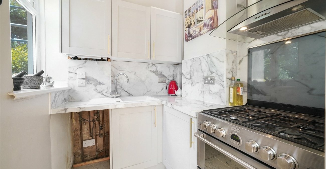 2 bedroom property for sale in London | Robinson Jackson