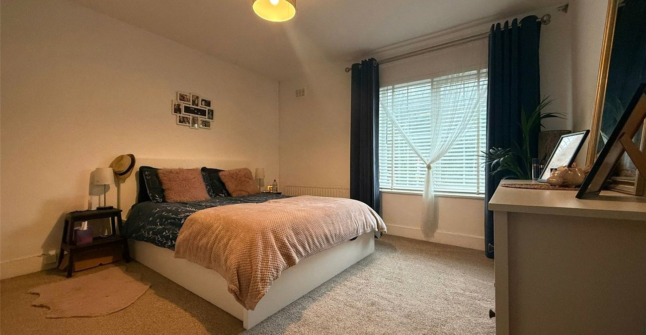 2 bedroom house for sale in Shooters Hill | Robinson Jackson