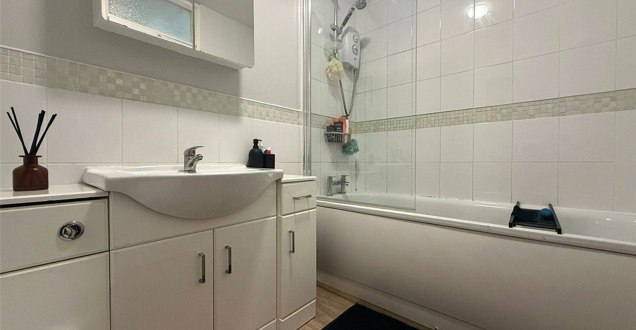 2 bedroom house for sale in Shooters Hill | Robinson Jackson