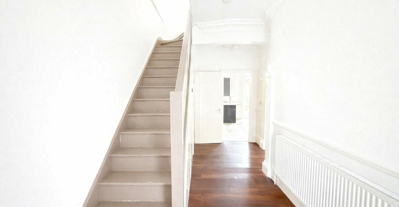 4 bedroom house for sale in Shooters Hill | Robinson Jackson