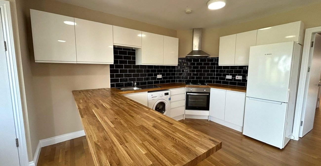 2 bedroom property for sale in London | Robinson Jackson