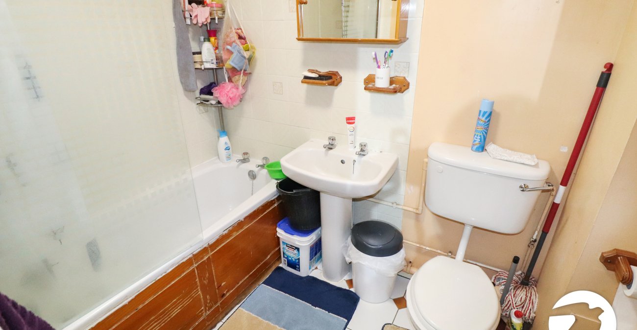 2 bedroom property for sale in Belvedere | Robinson Jackson