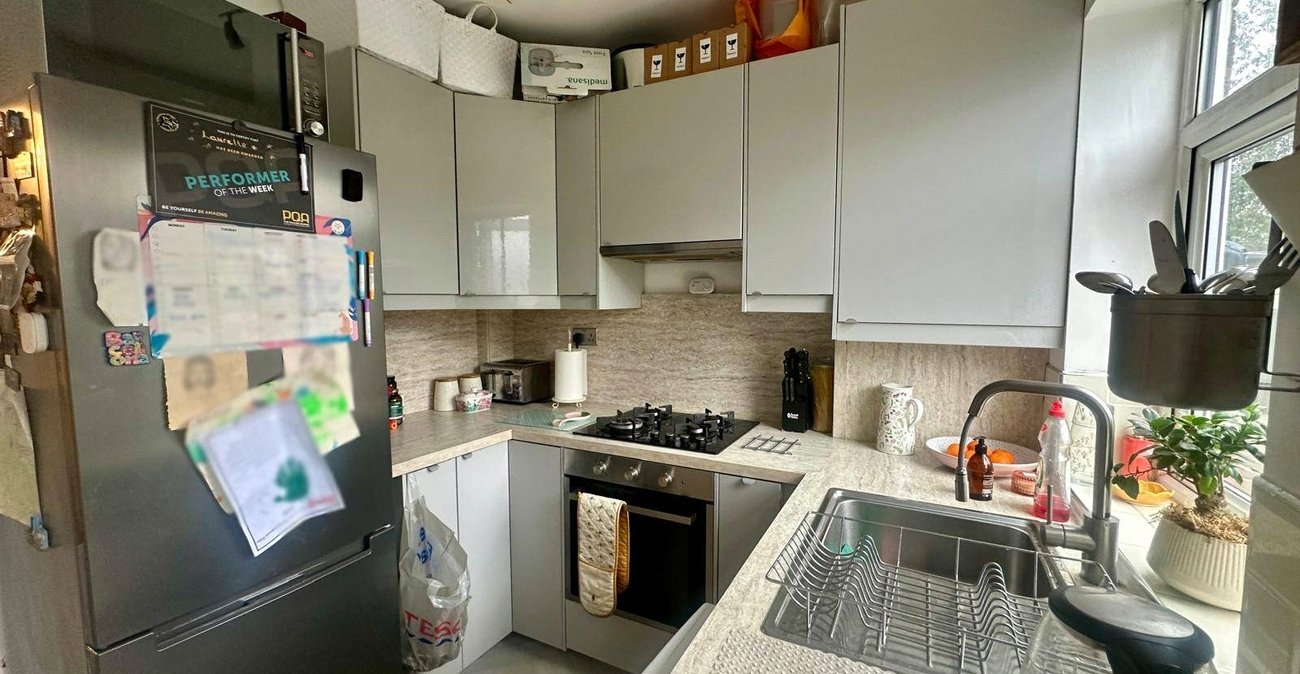 2 bedroom property for sale in London | Robinson Jackson