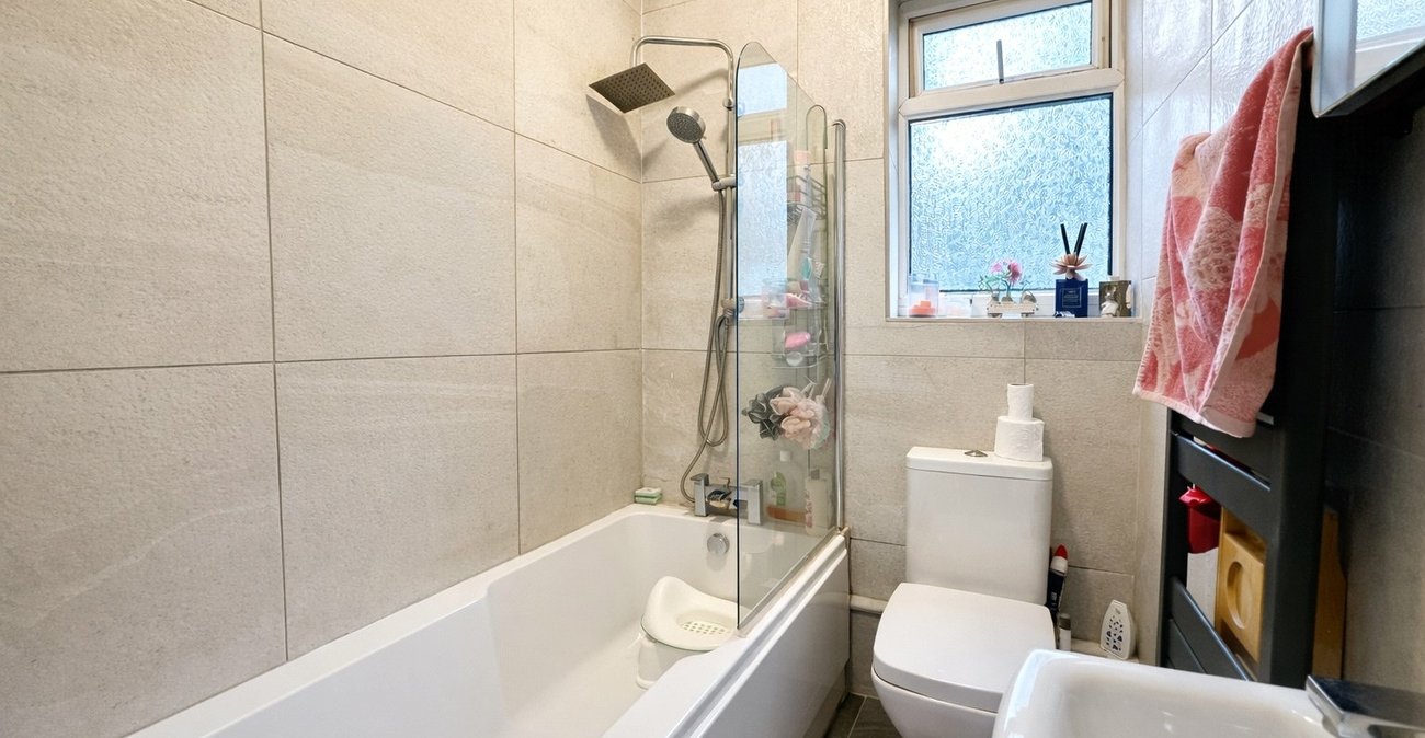 2 bedroom property for sale in London | Robinson Jackson