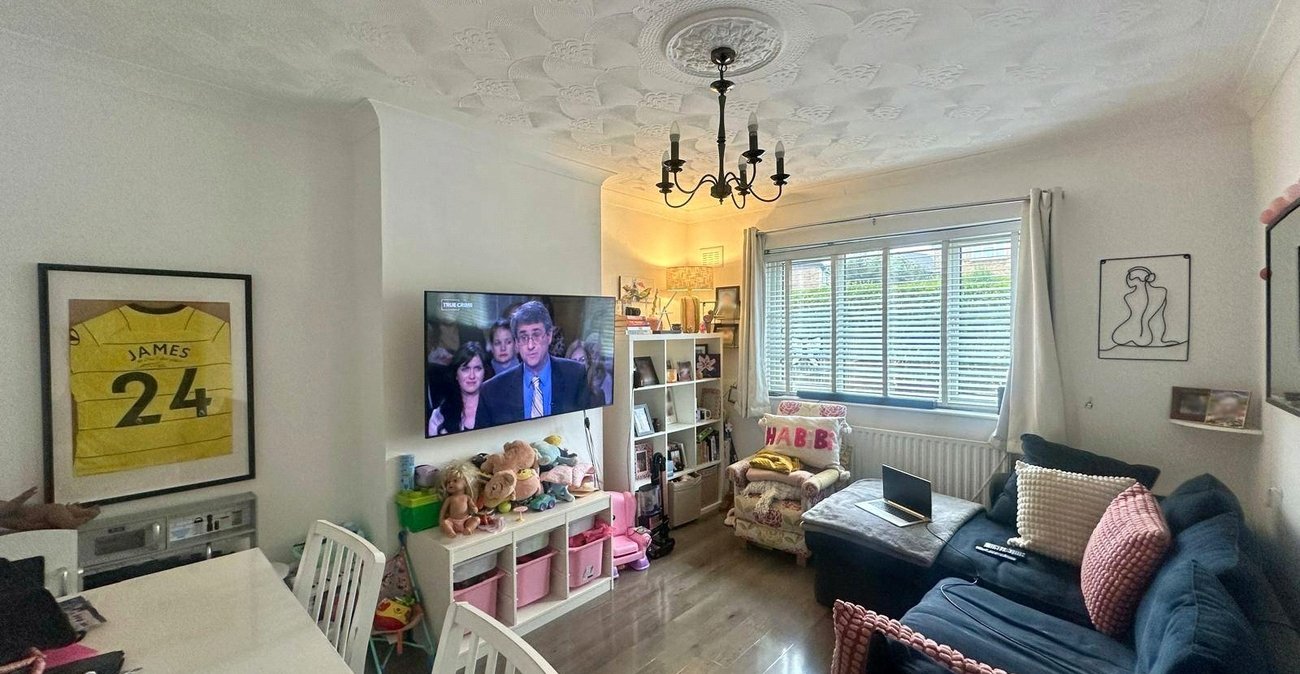 2 bedroom property for sale in London | Robinson Jackson