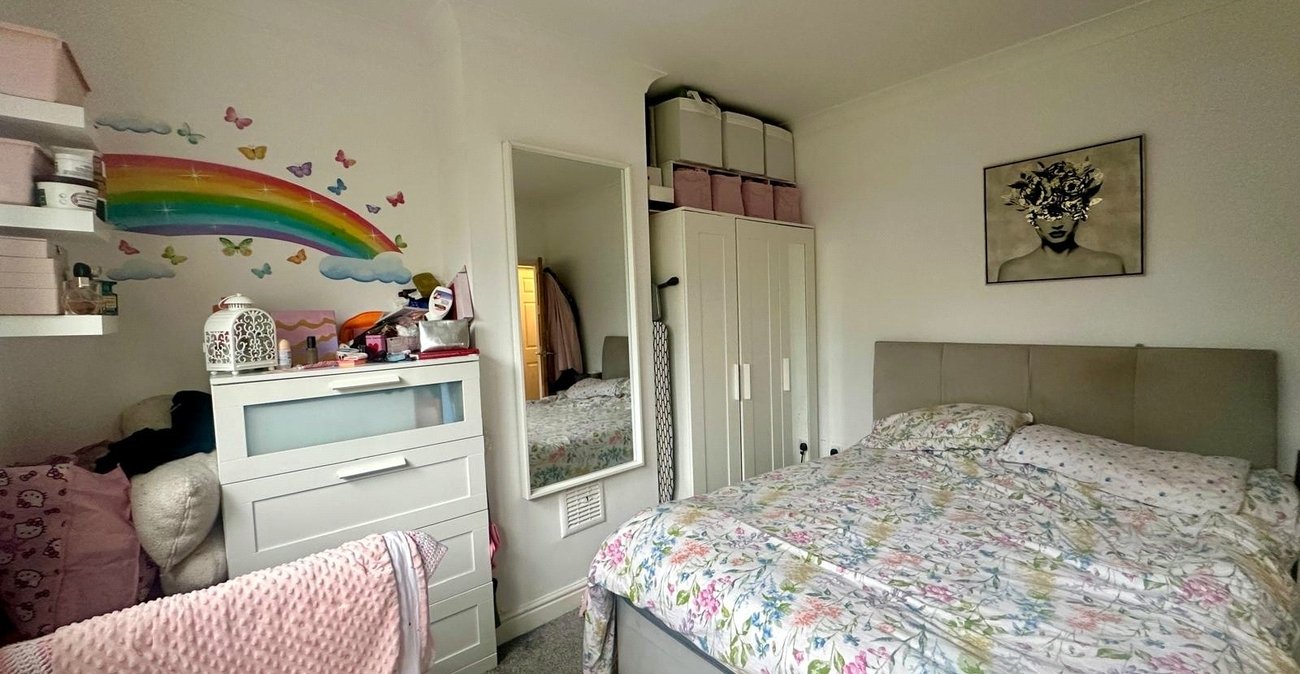 2 bedroom property for sale in London | Robinson Jackson