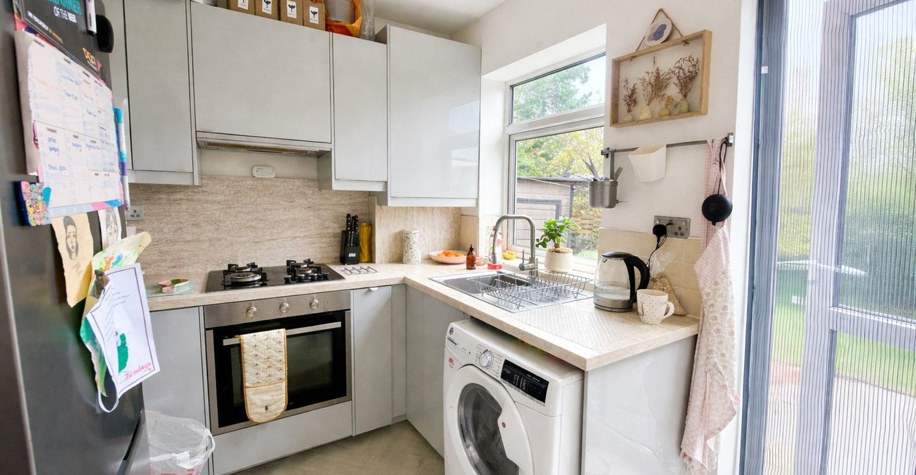 2 bedroom property for sale in London | Robinson Jackson
