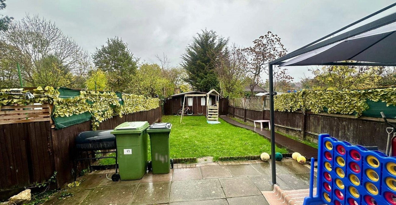 2 bedroom property for sale in London | Robinson Jackson