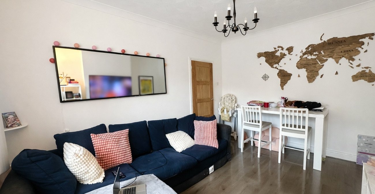 2 bedroom property for sale in London | Robinson Jackson