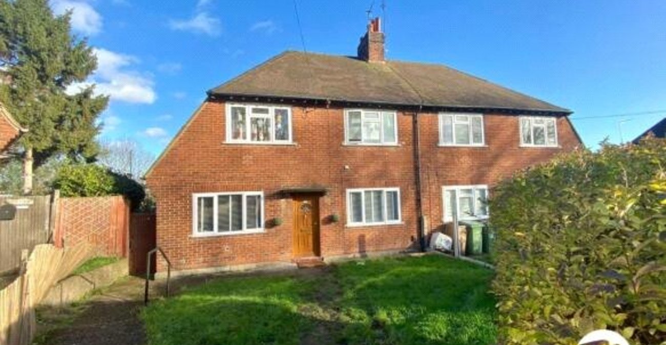 2 bedroom property for sale in London | Robinson Jackson