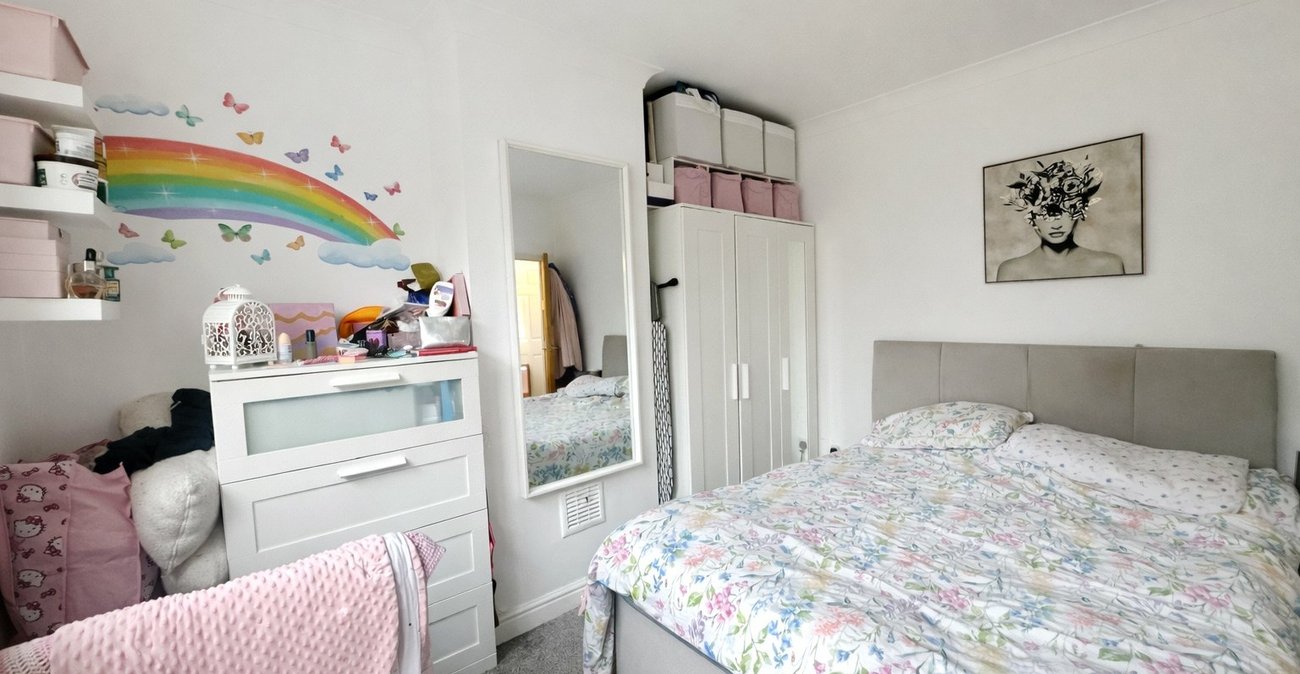 2 bedroom property for sale in London | Robinson Jackson