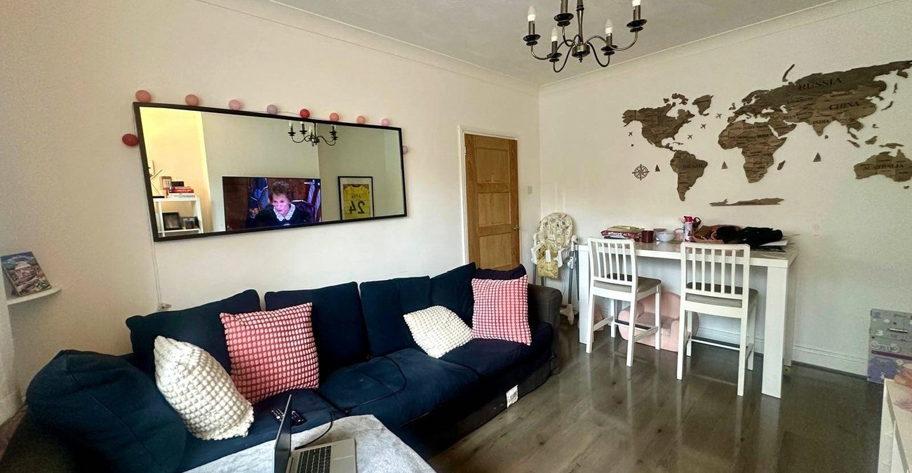 2 bedroom property for sale in London | Robinson Jackson