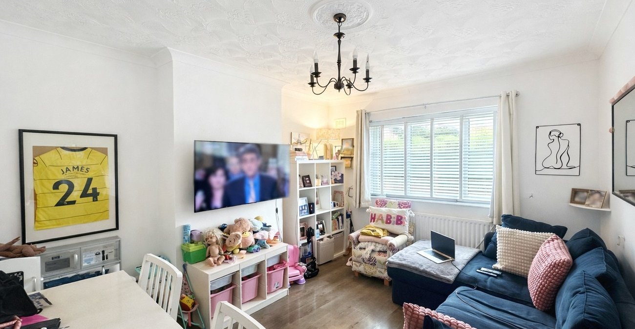 2 bedroom property for sale in London | Robinson Jackson