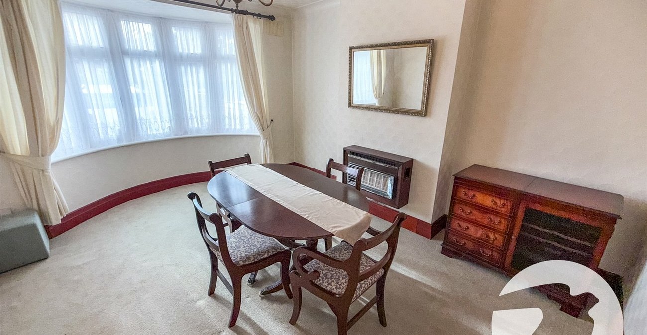 3 bedroom house for sale in London | Robinson Jackson