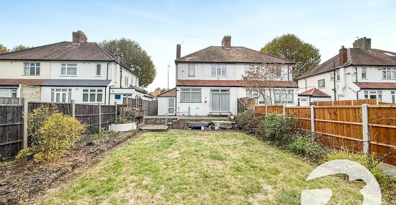 3 bedroom house for sale in London | Robinson Jackson
