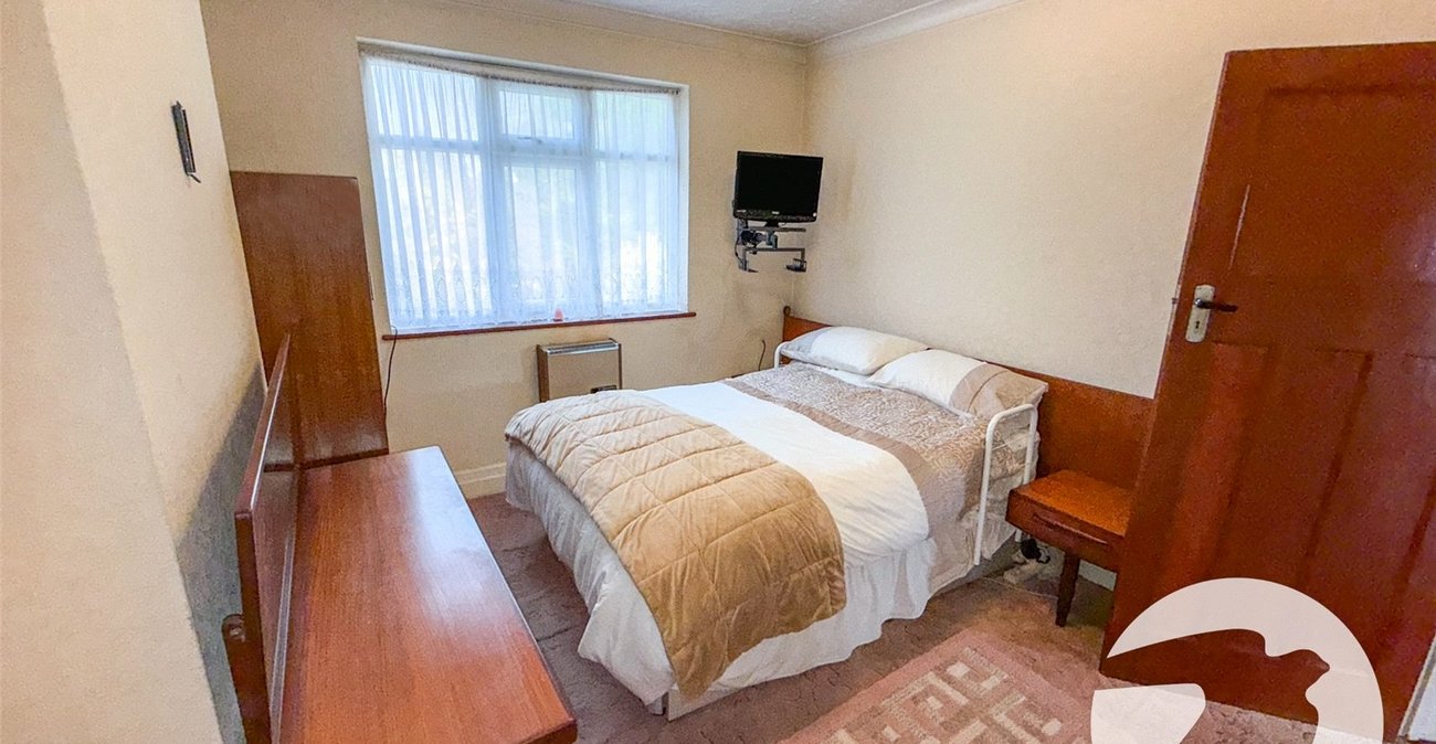 3 bedroom house for sale in London | Robinson Jackson