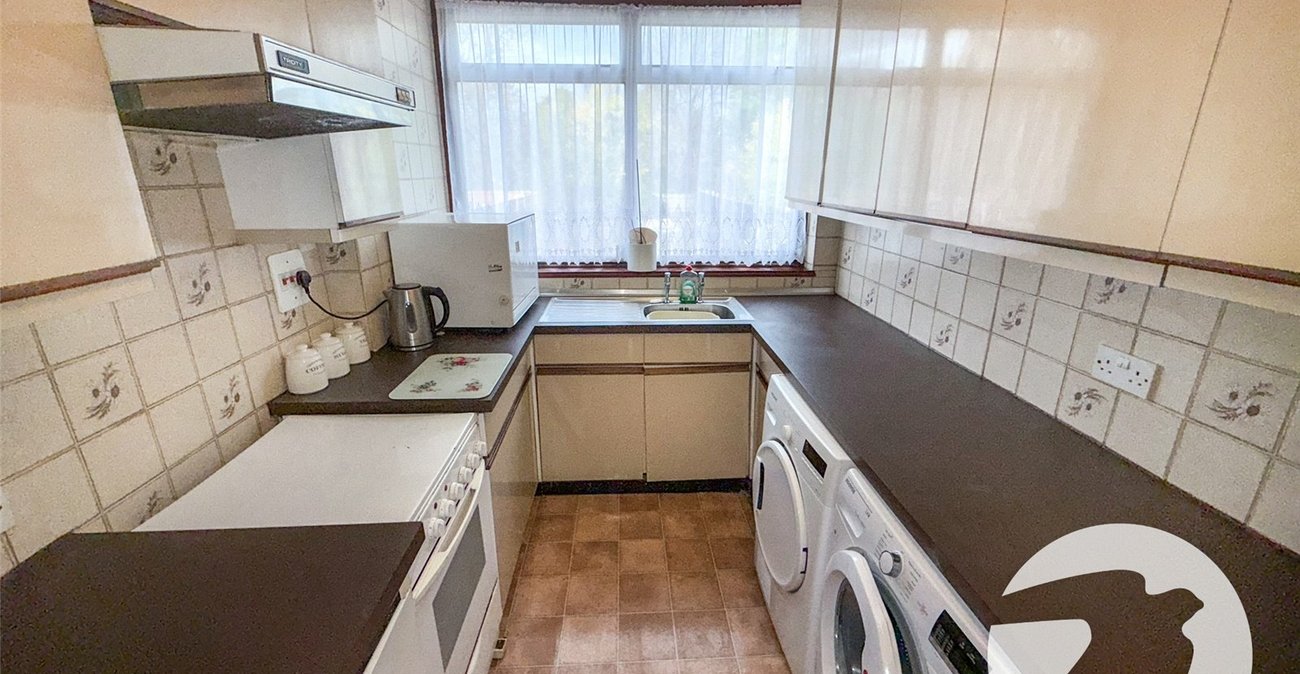 3 bedroom house for sale in London | Robinson Jackson