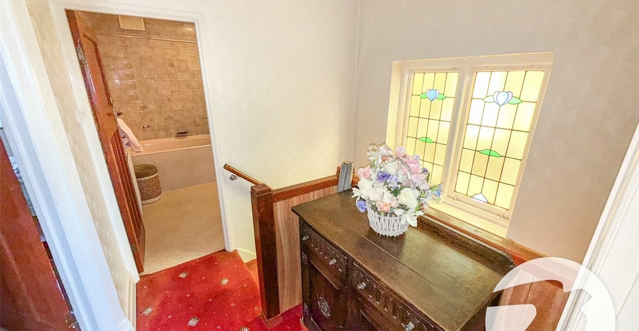 3 bedroom house for sale in London | Robinson Jackson