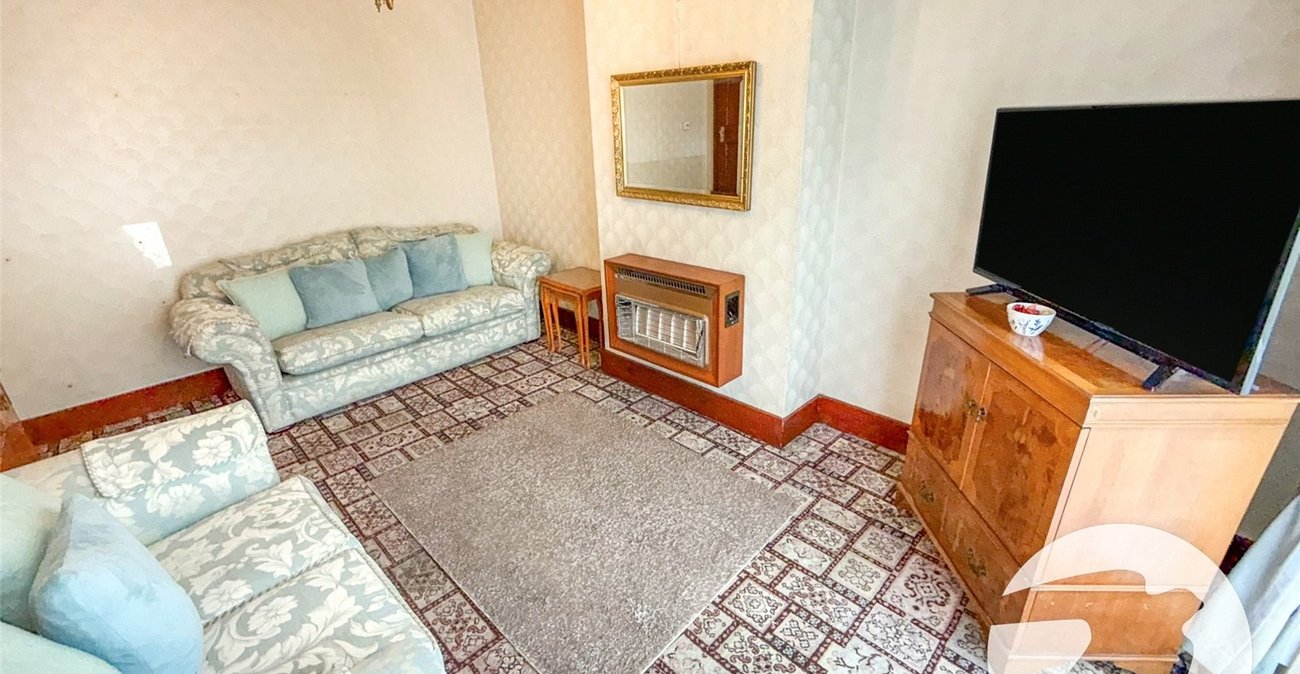 3 bedroom house for sale in London | Robinson Jackson