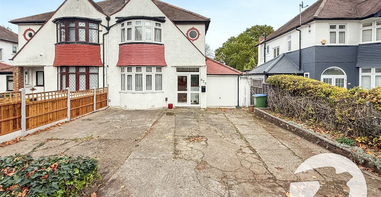 3 bedroom house for sale in London | Robinson Jackson