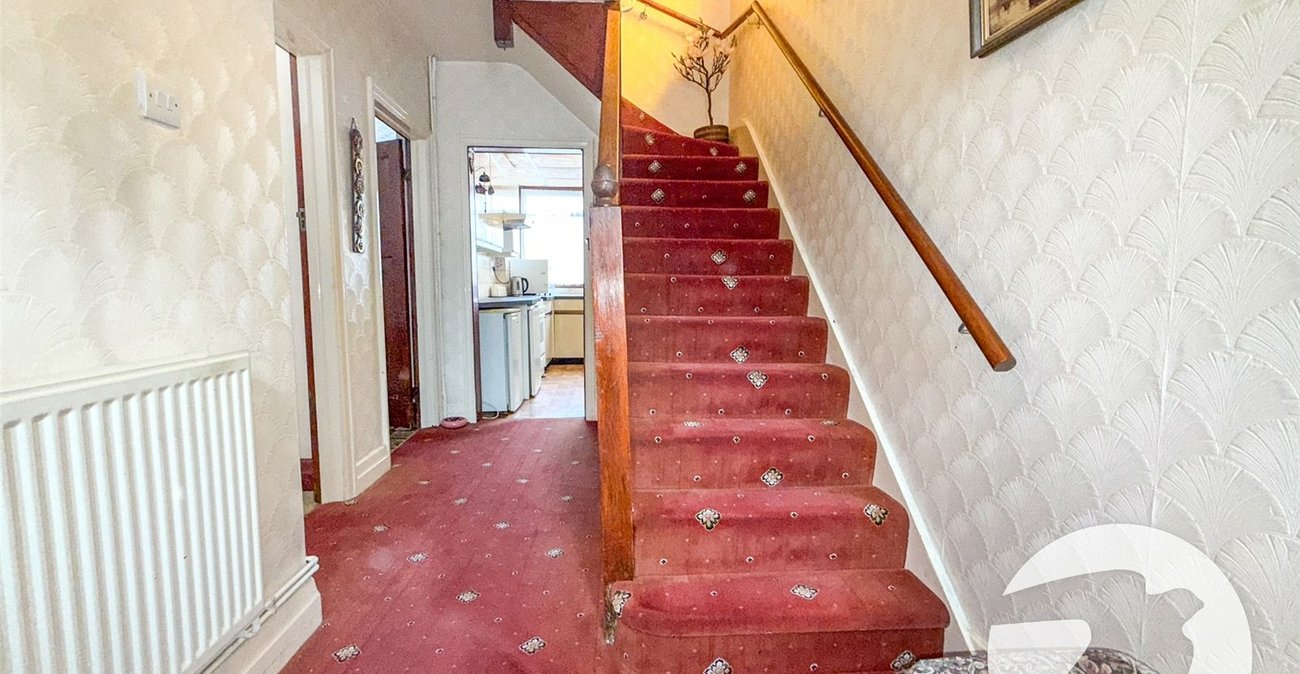 3 bedroom house for sale in London | Robinson Jackson