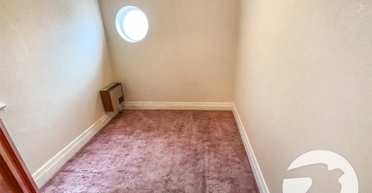 3 bedroom house for sale in London | Robinson Jackson