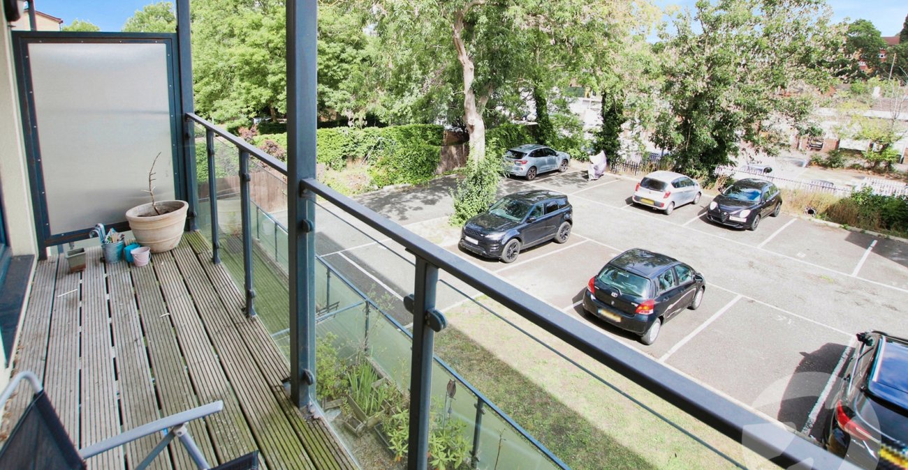 2 bedroom property for sale in London | Robinson Jackson