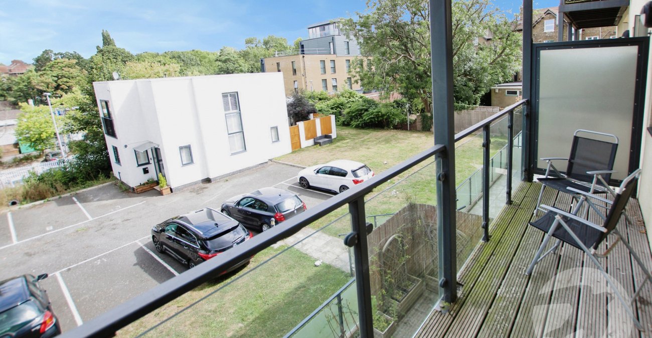 2 bedroom property for sale in London | Robinson Jackson