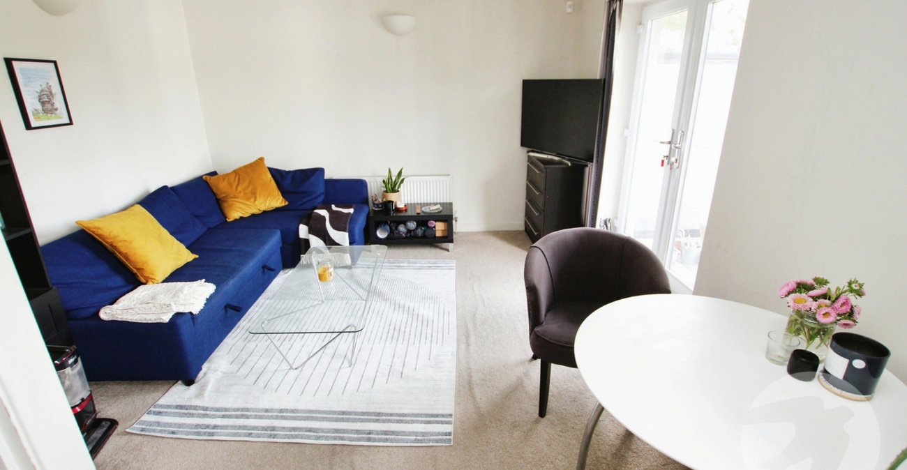 2 bedroom property for sale in London | Robinson Jackson