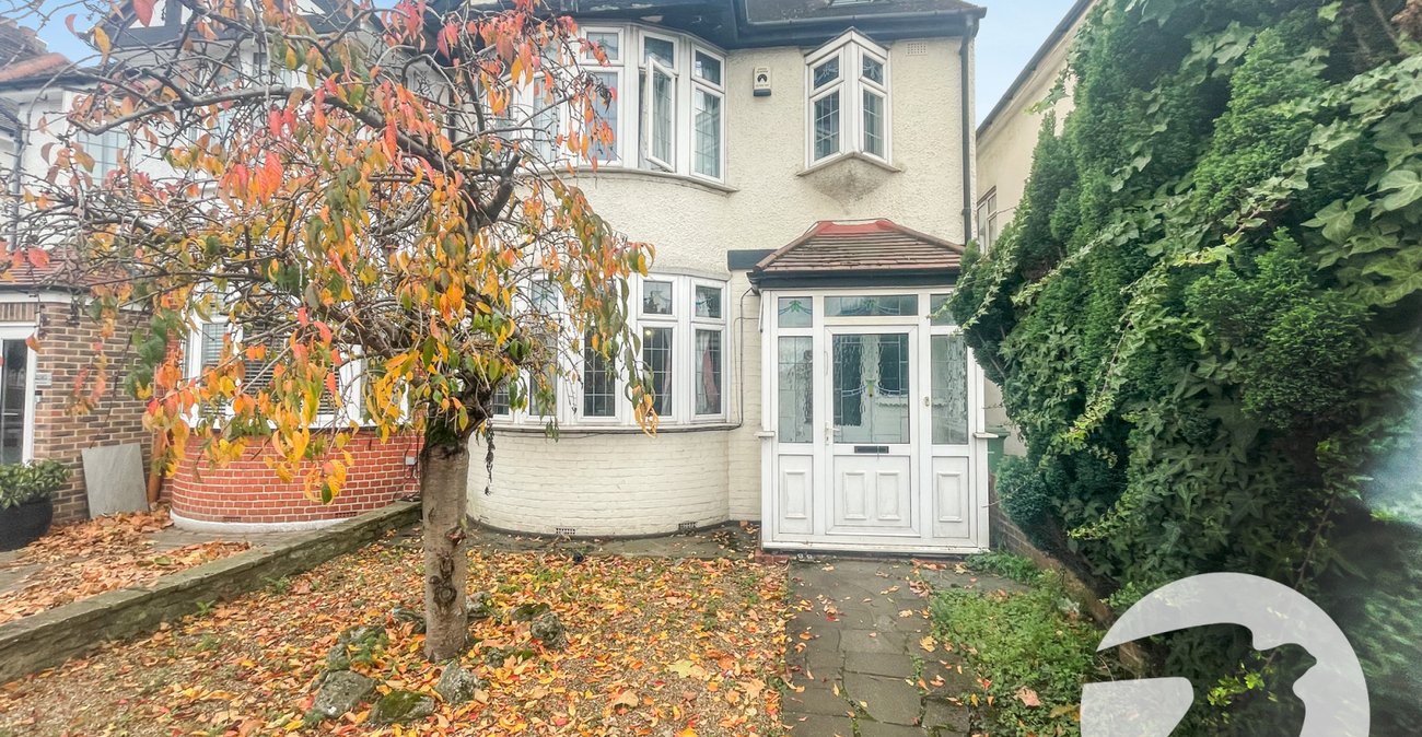 4 bedroom house for sale in London | Robinson Jackson