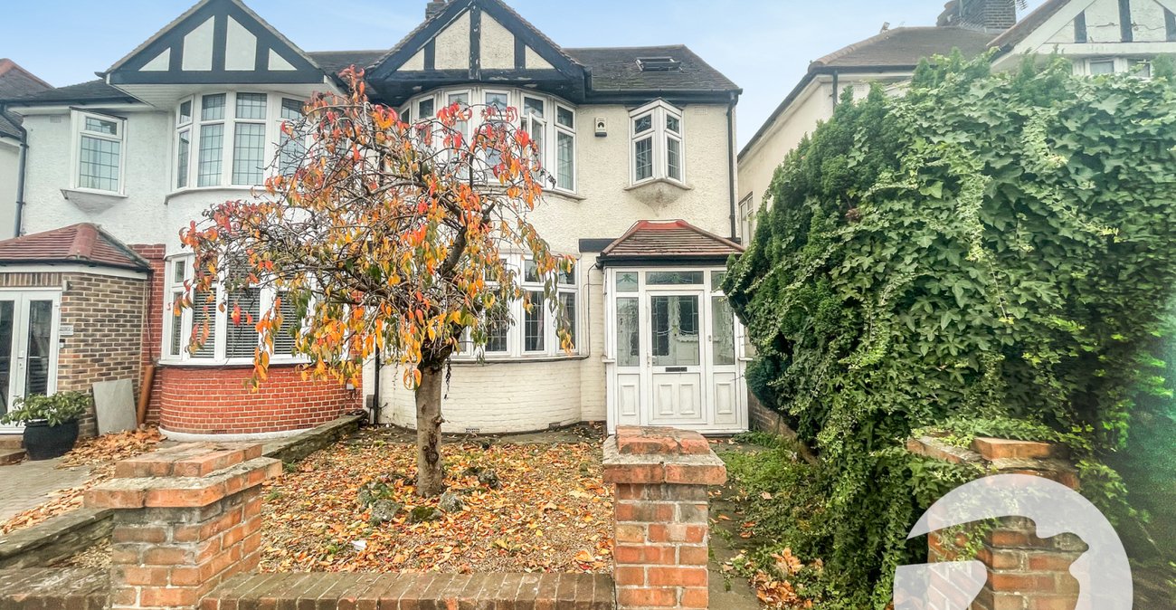 4 bedroom house for sale in London | Robinson Jackson