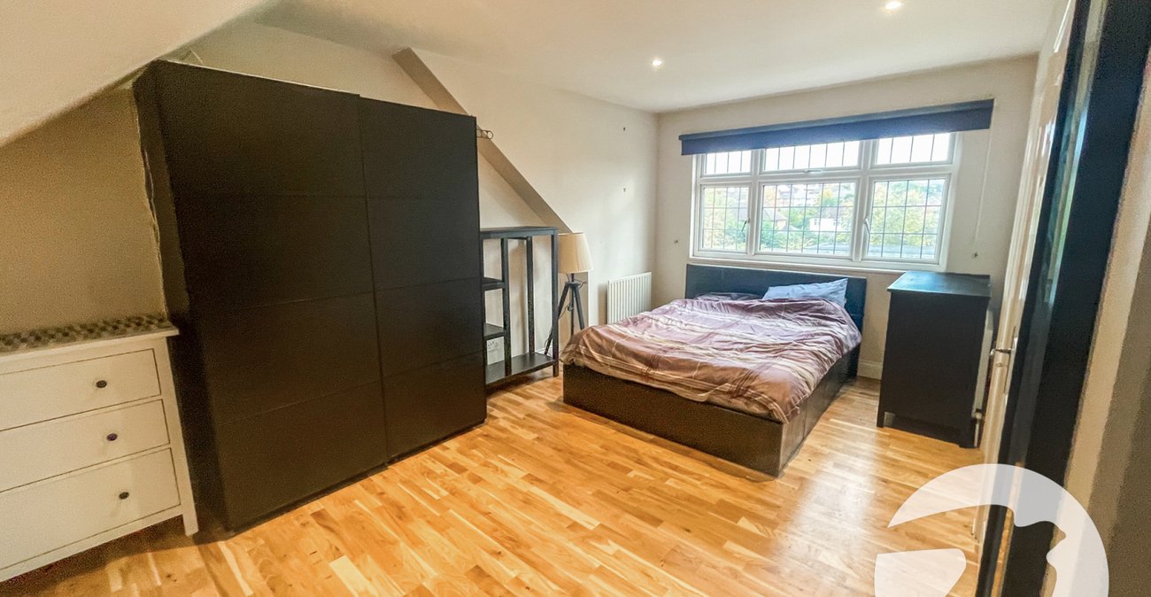 4 bedroom house for sale in London | Robinson Jackson