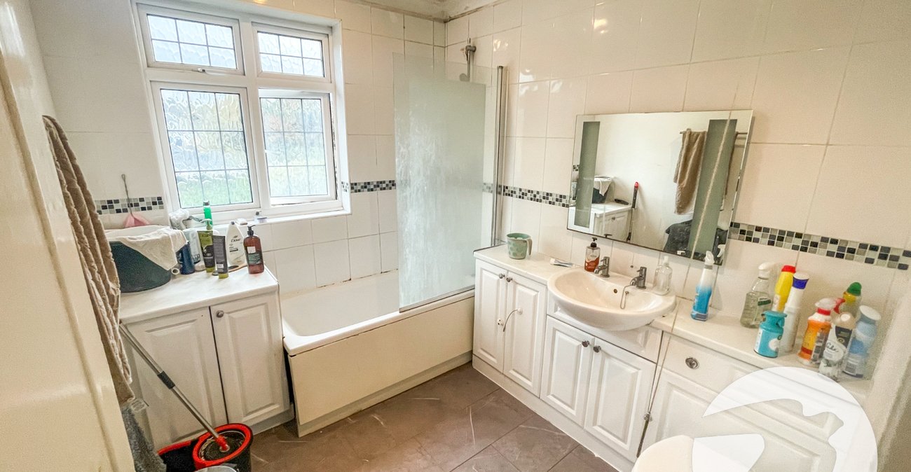 4 bedroom house for sale in London | Robinson Jackson