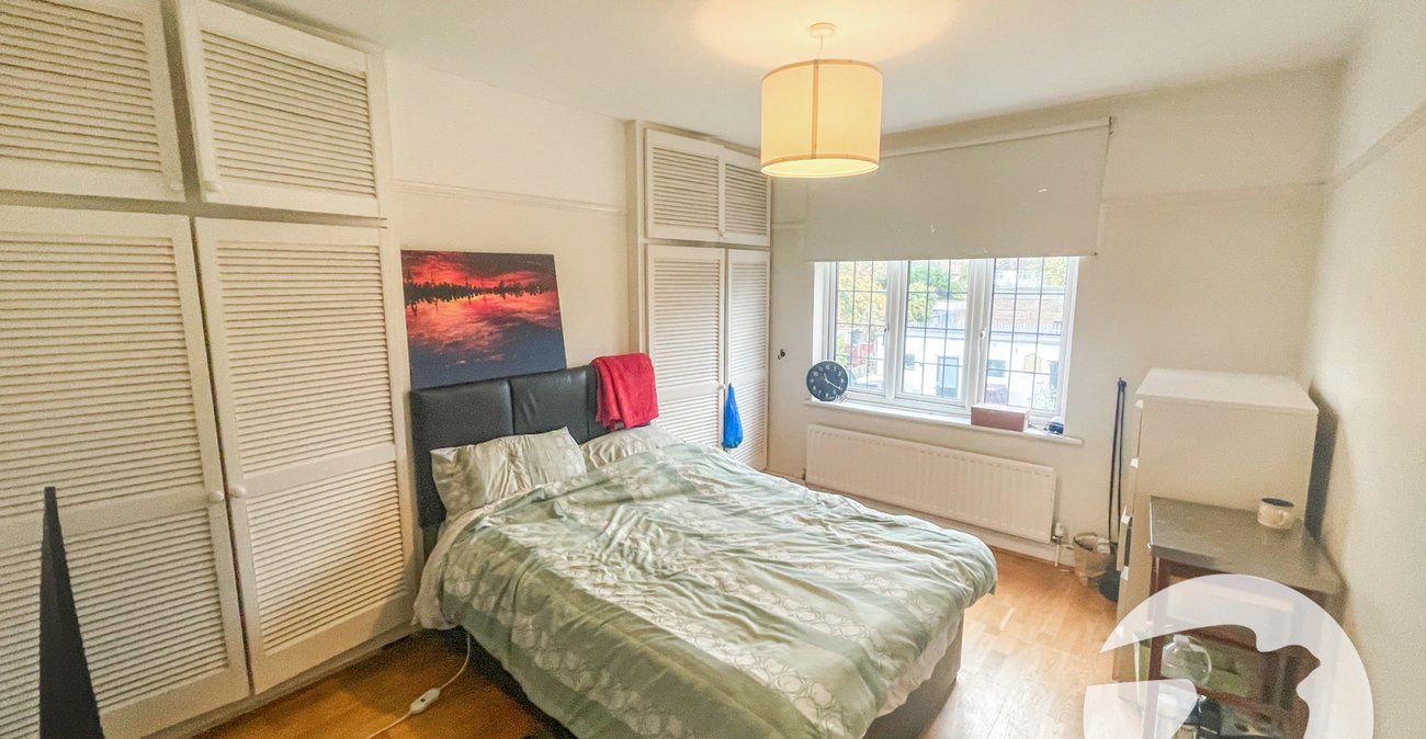 4 bedroom house for sale in London | Robinson Jackson