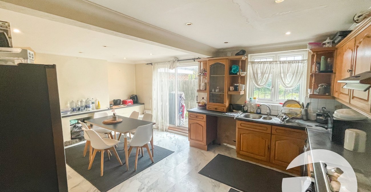 4 bedroom house for sale in London | Robinson Jackson