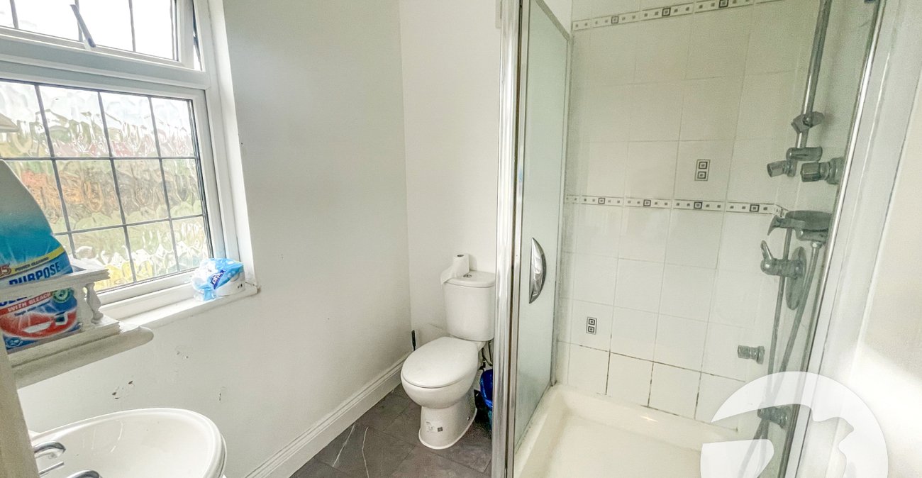 4 bedroom house for sale in London | Robinson Jackson