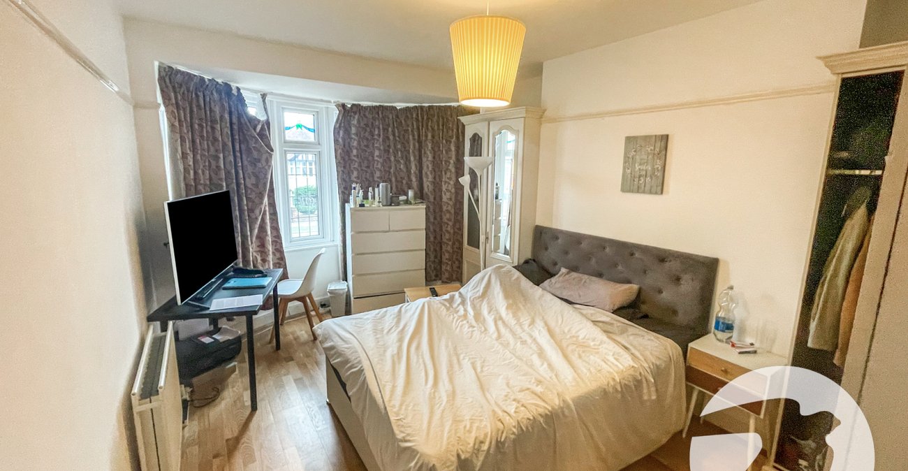 4 bedroom house for sale in London | Robinson Jackson