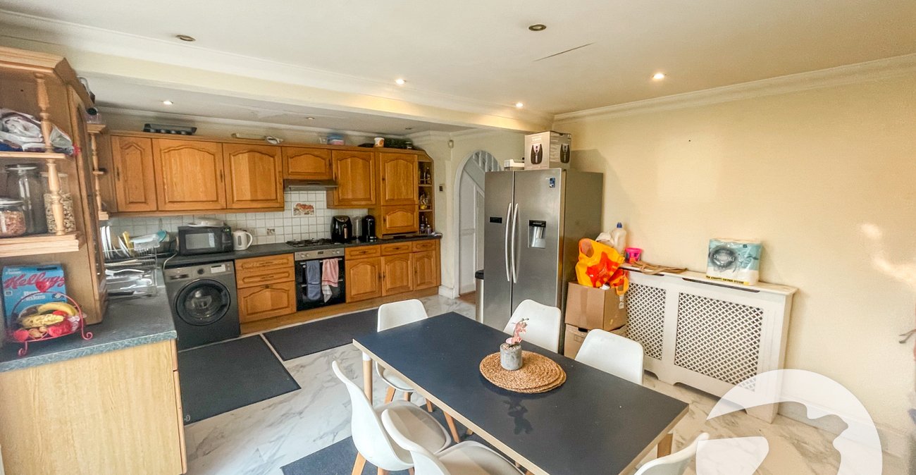 4 bedroom house for sale in London | Robinson Jackson