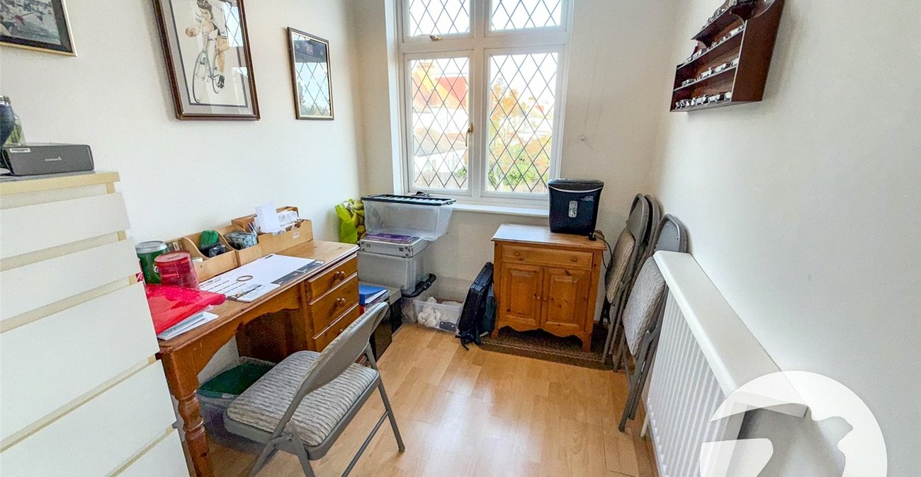 3 bedroom house for sale in London | Robinson Jackson