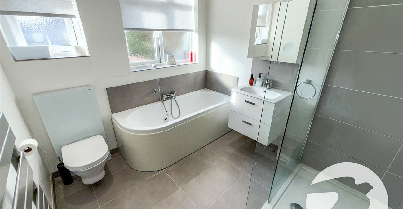 3 bedroom house for sale in London | Robinson Jackson