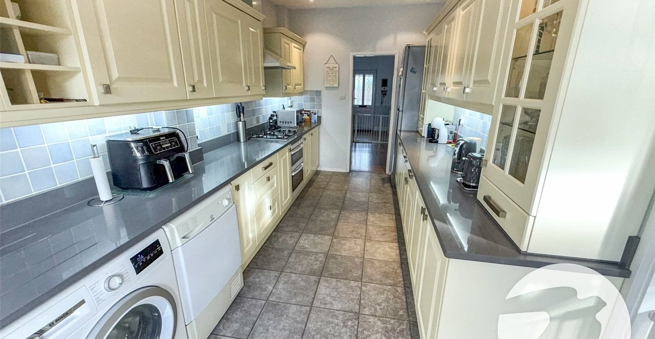 3 bedroom house for sale in London | Robinson Jackson